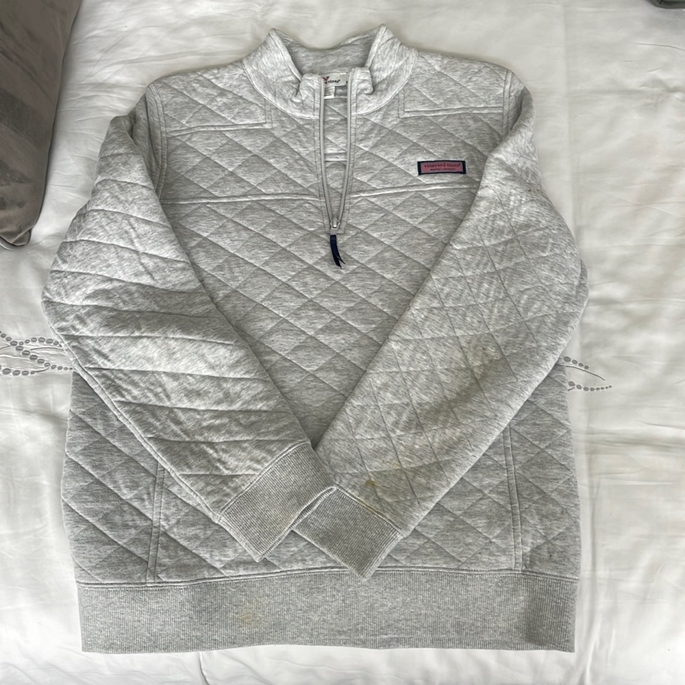 Vineyard vines pull over